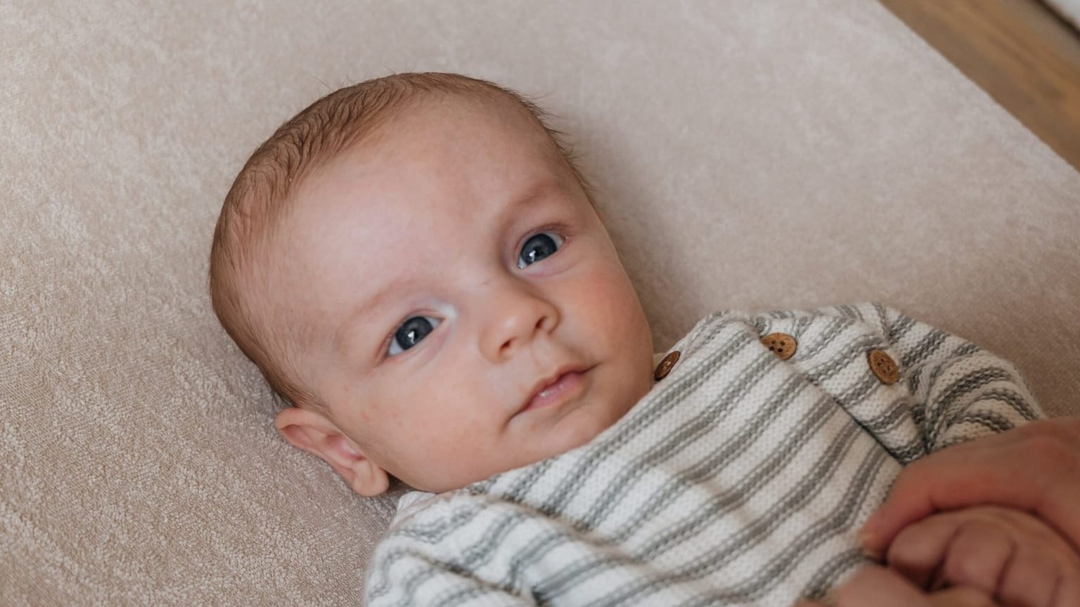 blogfoto — baby met het hoofdje opzij